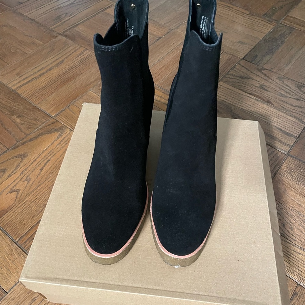 NEW black suede boots size 39 platform